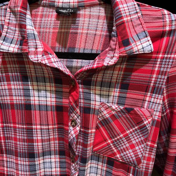 Rue21 Red Blue Plaid Roll Tab Sleeve Chest Pocket Spread Collar Shirt Size Small - Picture 2 of 4